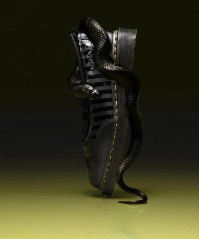 Dr. Martens среща Wednesday