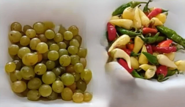 Люти чушки с грозде