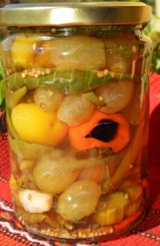 Люти чушки с грозде