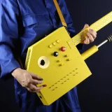 китара на Love Hultén – футуристичен синтезатор