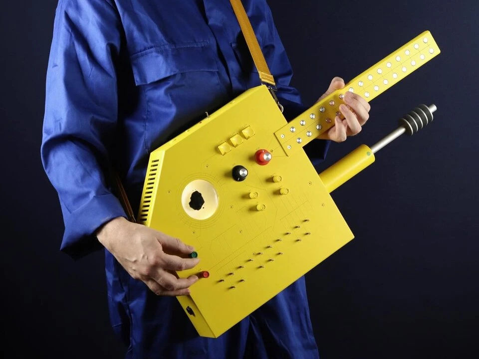 lovehulten-extraterrestrial-guitar-thing.webp