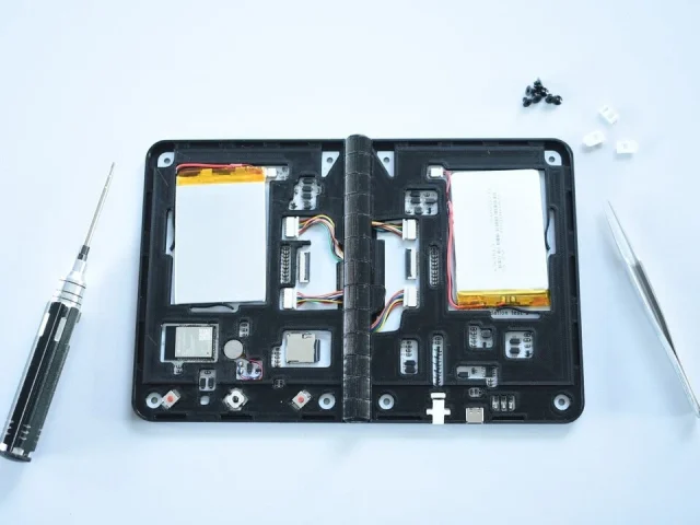 Електронният четец Diptyx с два екрана