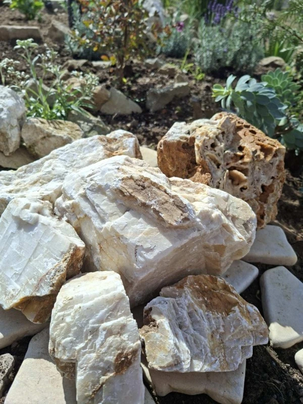 камъни