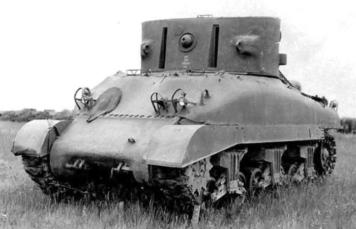britanski-prozhektoren-tank-cdl-ot-vtorata-svetovna-voyna.webp