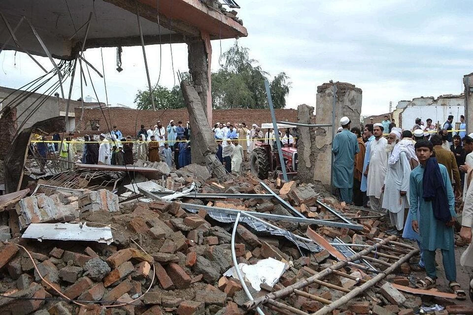 pakistan-police-attack-bannu.webp