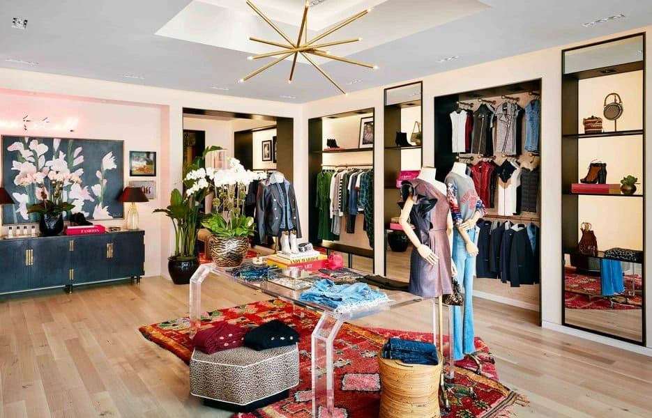 veronica-beard-luxury-boutique-interior-paris.webp