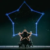 Танцьорите от спектакъла MURMURATION Level 2 на Садек Берабах по време на впечатляващо сценично изпълнение след успеха в Britain's Got Talent