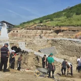 Мраморен фрагмент от антична статуя, открит при разкопки в Хераклея Синтика край Петрич