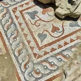 Открита многоцветна раннохристиянска мозайка в Елбасан, Скампис, изобразяваща евхаристийна сцена